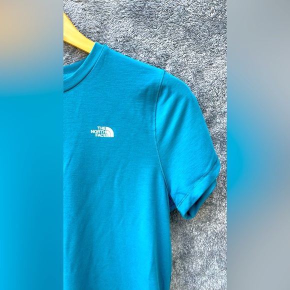 The North Face Standard Fit Crew Tee! Loosefit - Picture 2 of 6